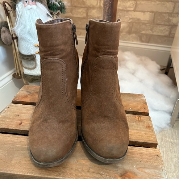 Booties - Picture 5 of 5